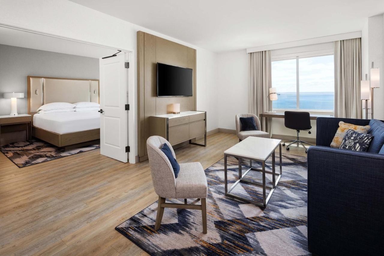Club level Suite 1 King Sofa bed Lake view High floor,1413408140:JPEG