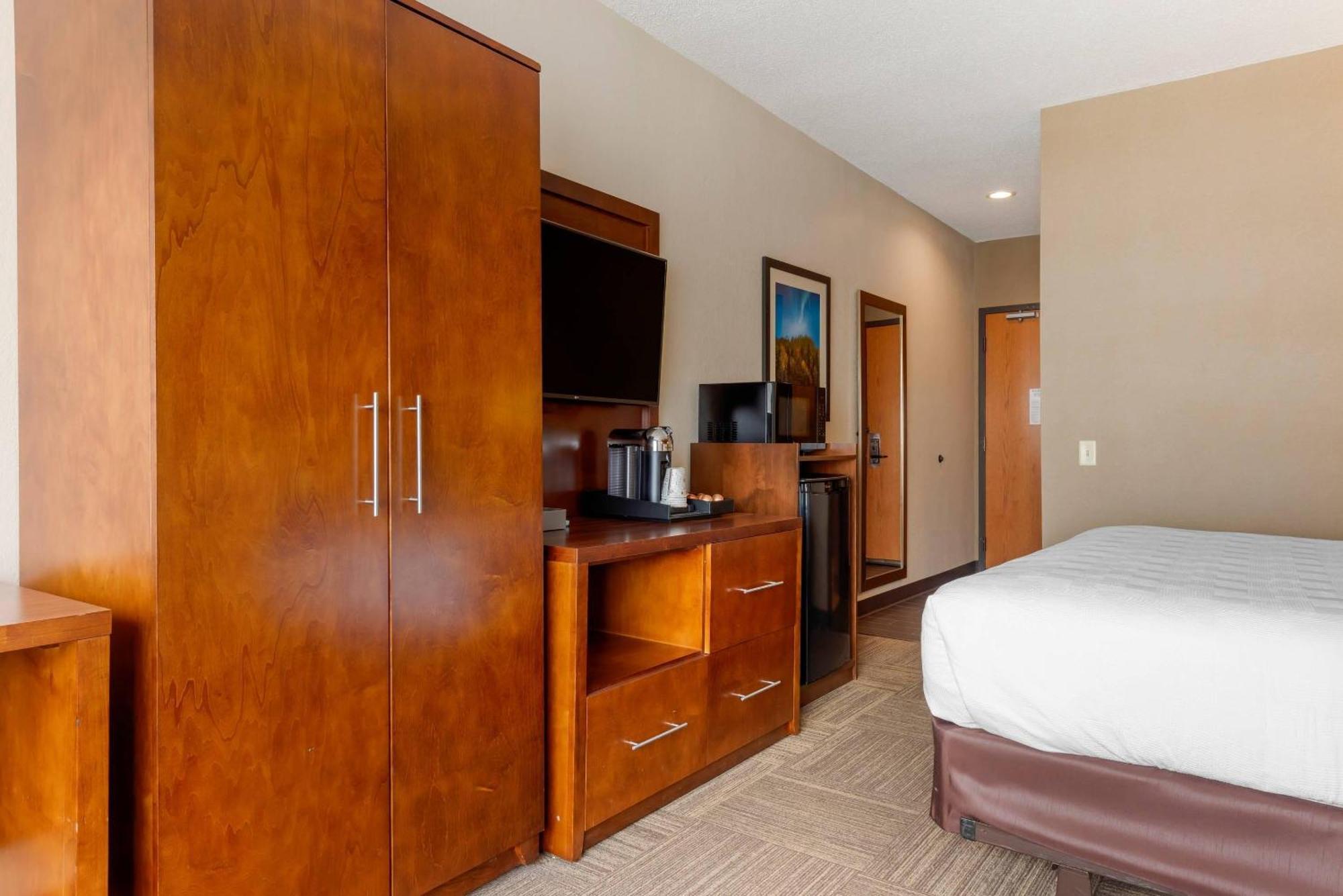 King Room Accessible Non-Smoking