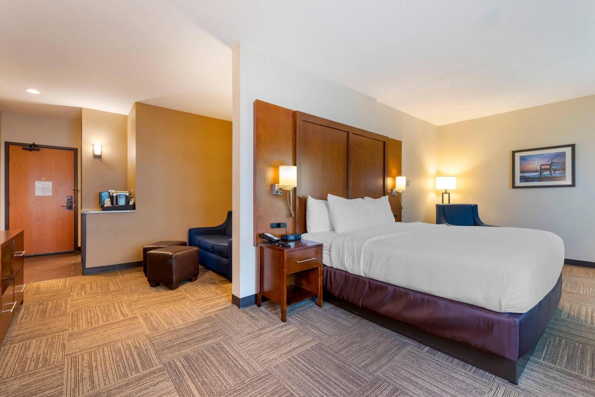 King Suite with Sofa Bed-Lake View,1722952714:JPEG