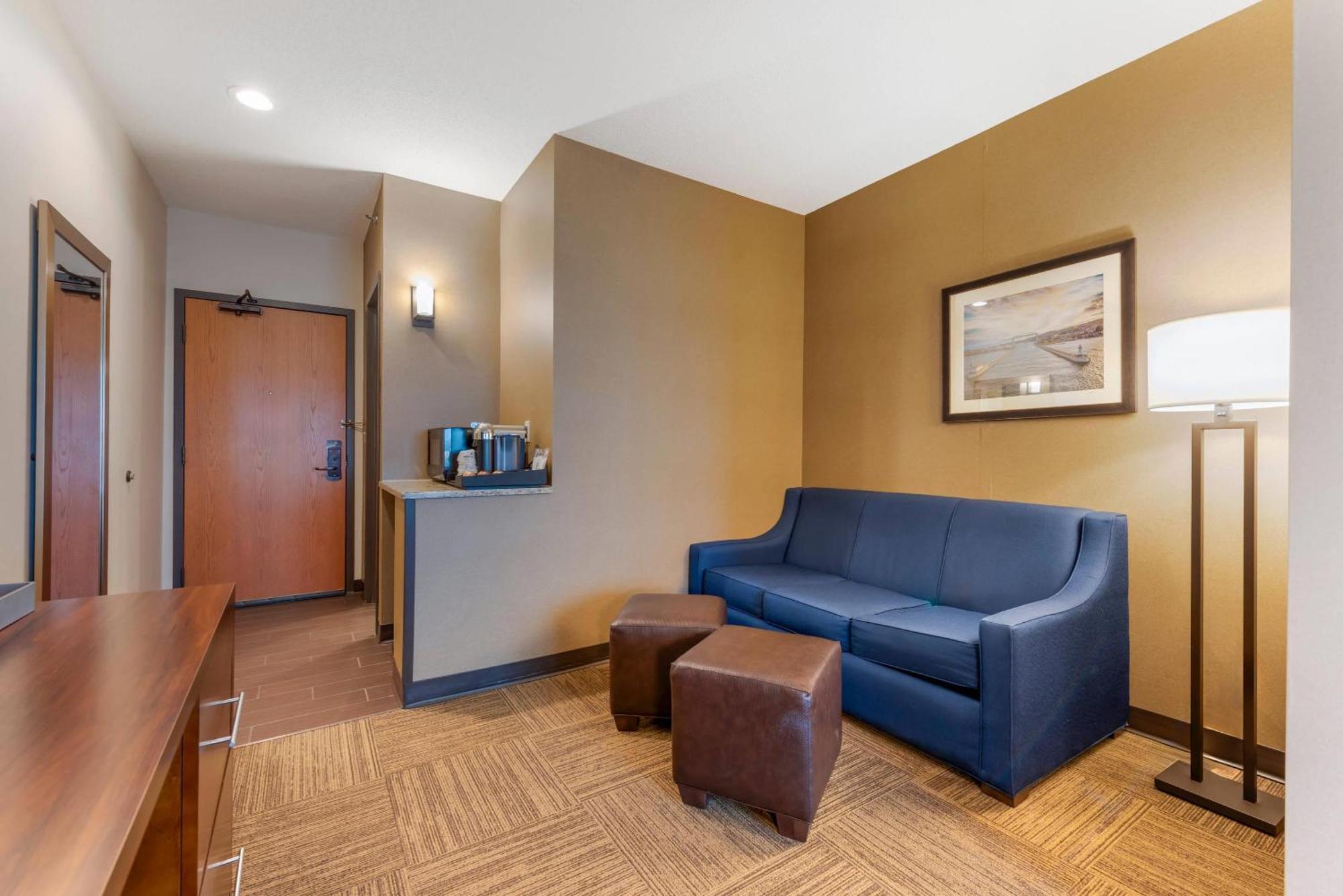 King Room Lake View Sofa Bed
