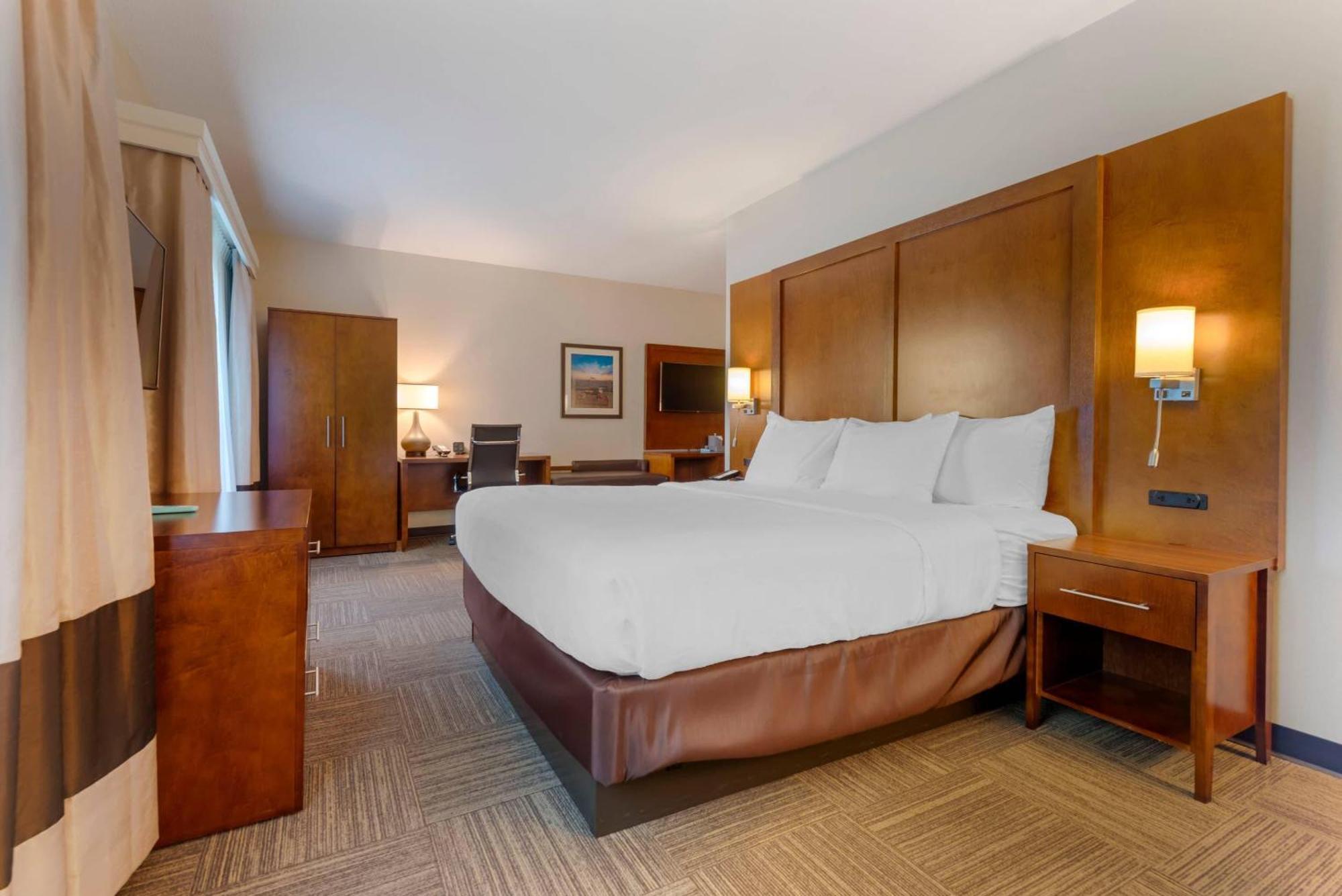 King Room Lake View Sofa Bed